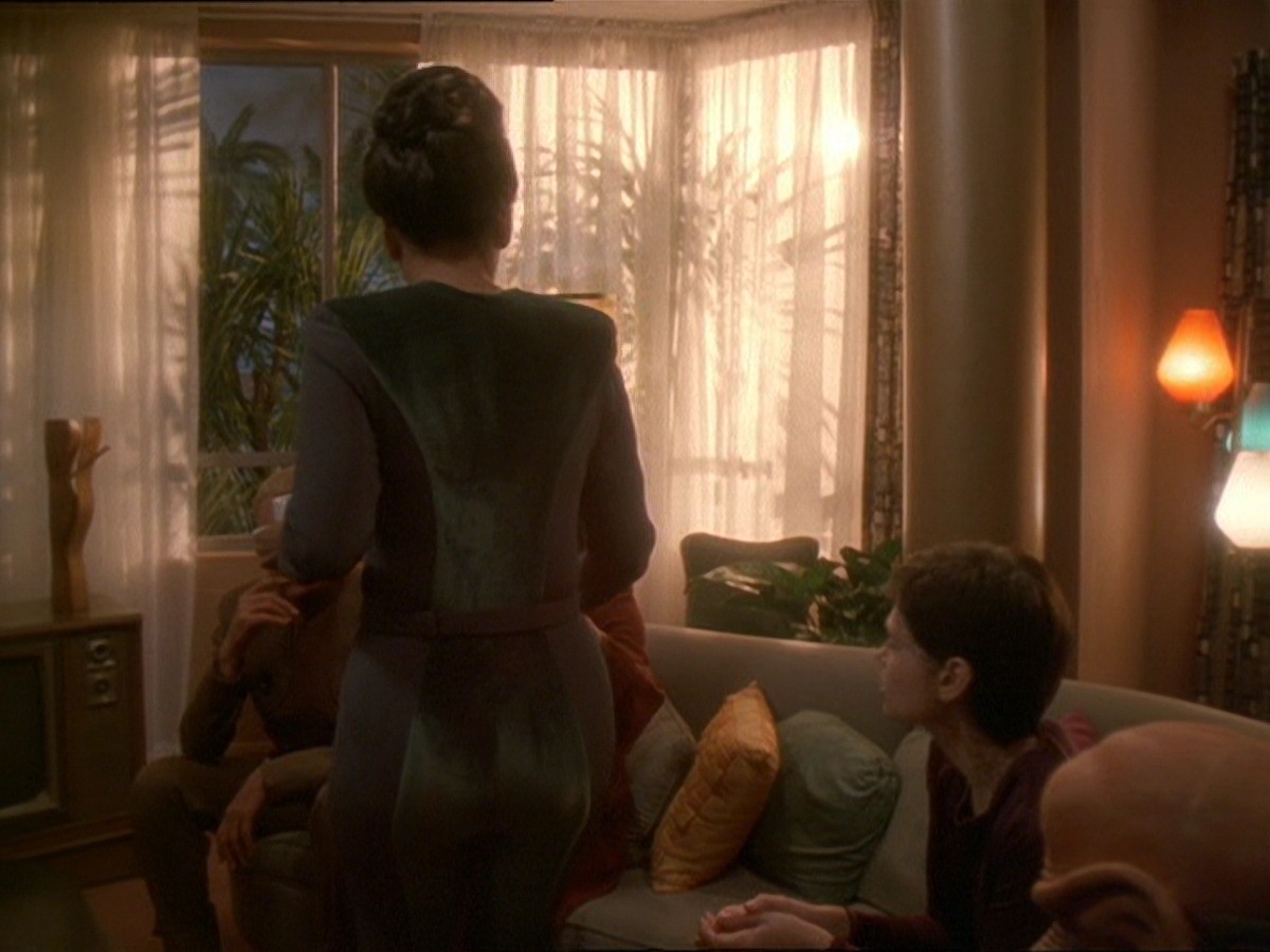 extant_StarTrek_DS9_7x15-Badda-BingBadda-Bang_1929.jpg