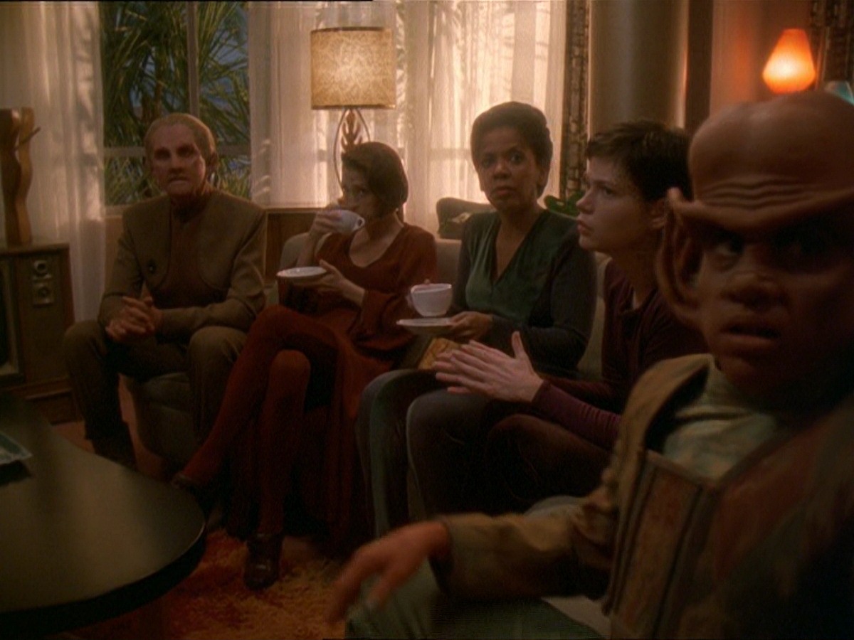 extant_StarTrek_DS9_7x15-Badda-BingBadda-Bang_1938.jpg
