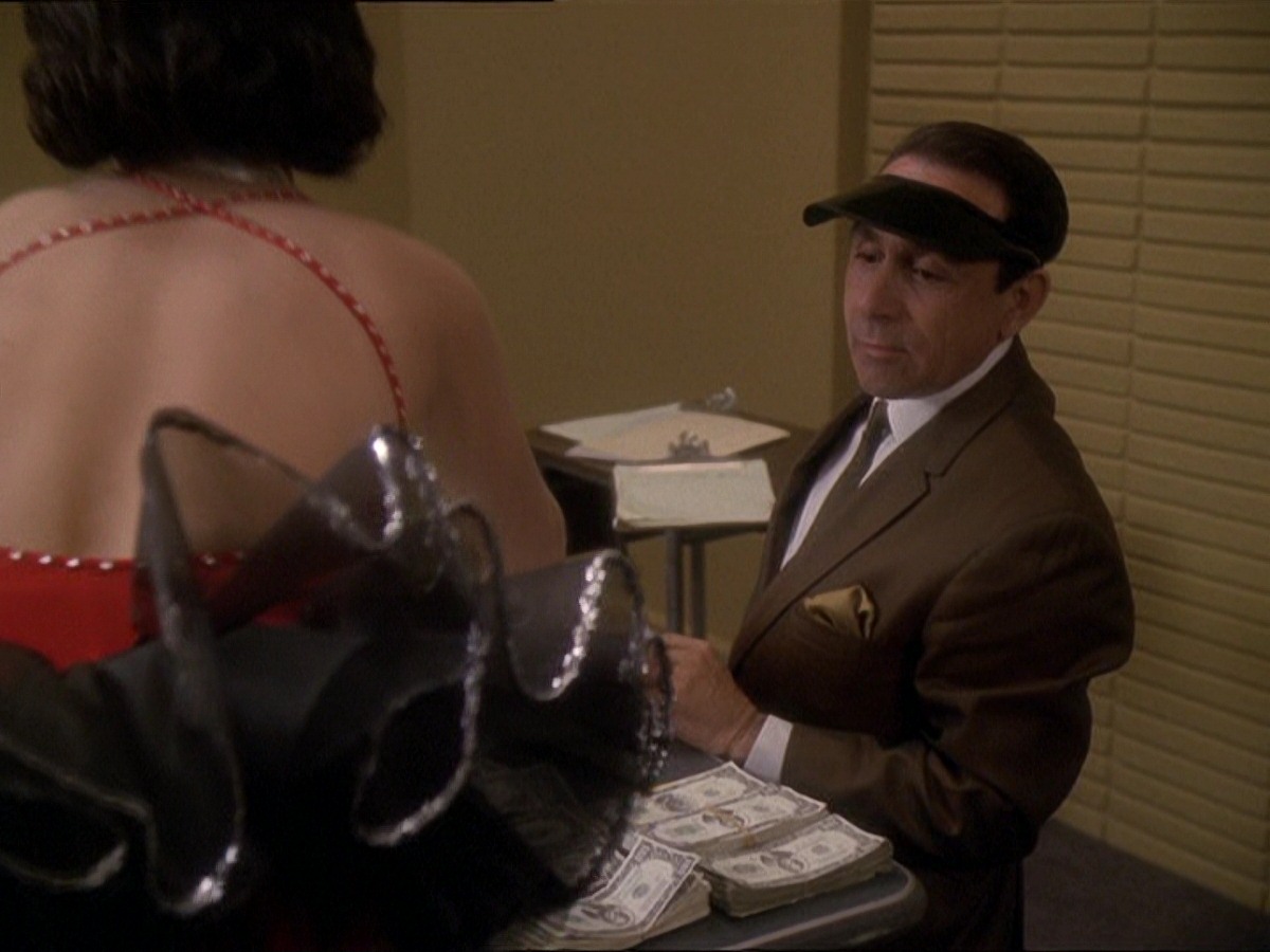 extant_StarTrek_DS9_7x15-Badda-BingBadda-Bang_2134.jpg