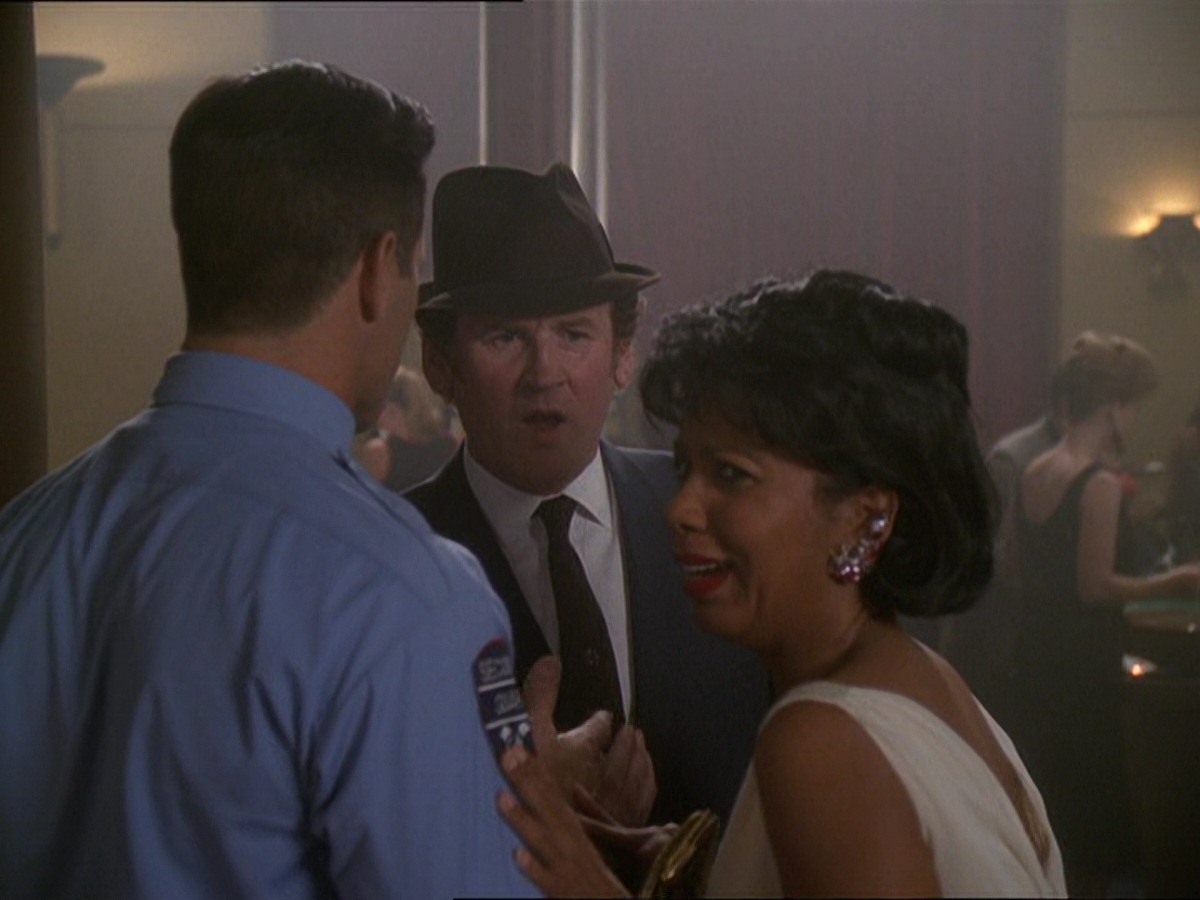 extant_StarTrek_DS9_7x15-Badda-BingBadda-Bang_2162.jpg
