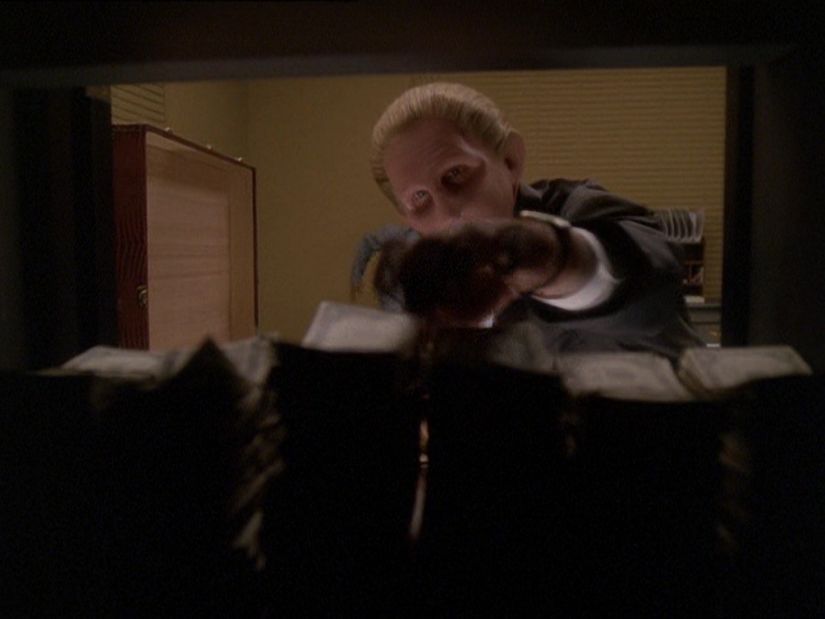 extant_StarTrek_DS9_7x15-Badda-BingBadda-Bang_2222.jpg