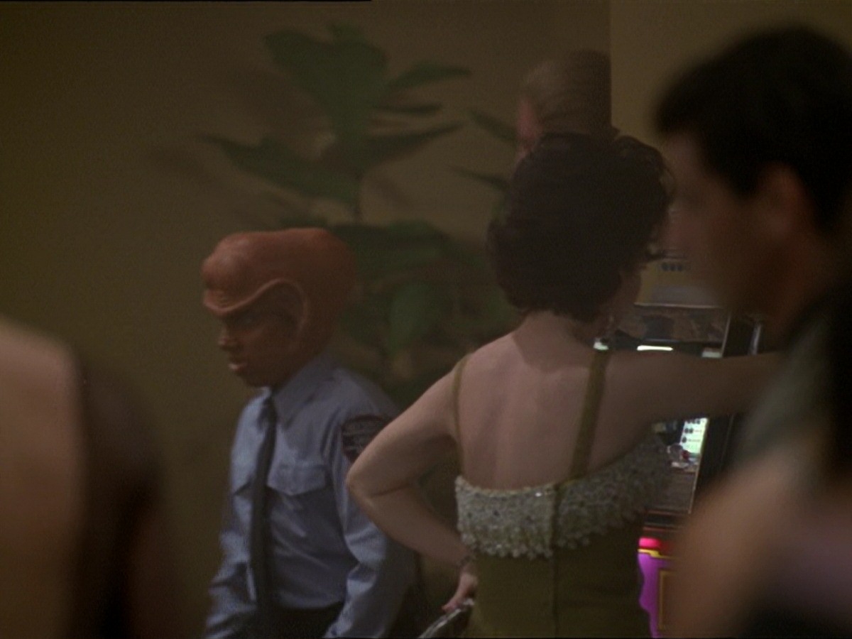 extant_StarTrek_DS9_7x15-Badda-BingBadda-Bang_2227.jpg