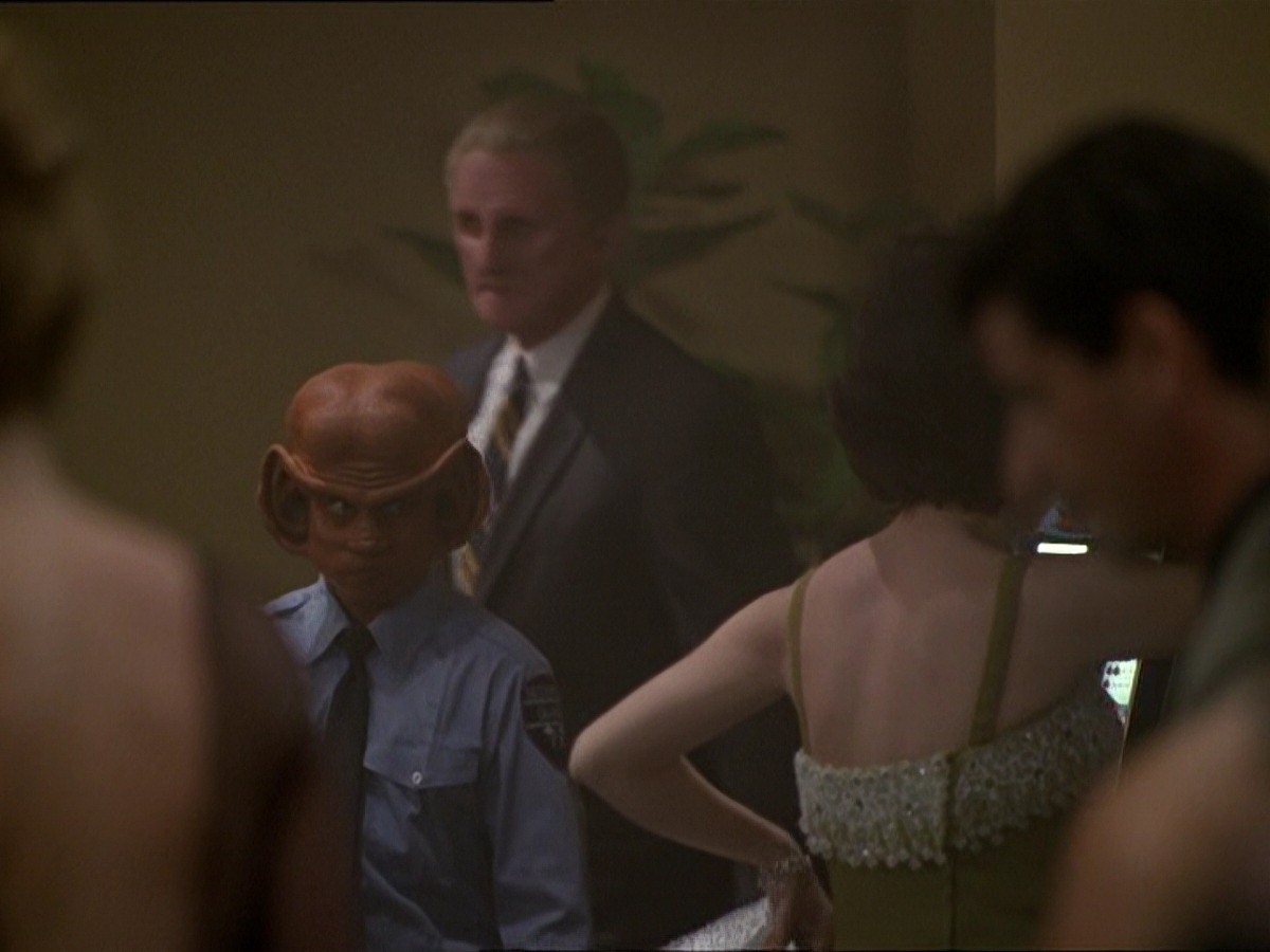 extant_StarTrek_DS9_7x15-Badda-BingBadda-Bang_2228.jpg