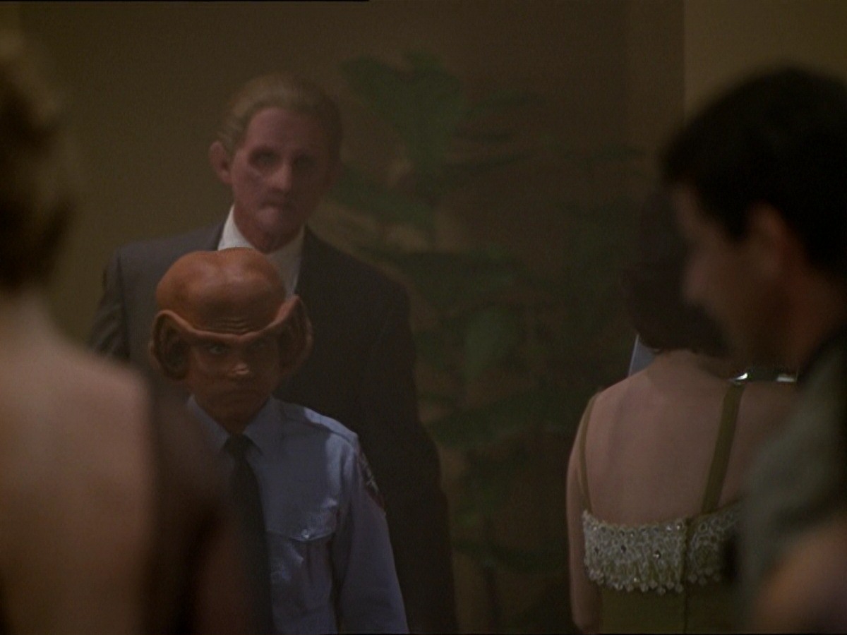 extant_StarTrek_DS9_7x15-Badda-BingBadda-Bang_2229.jpg