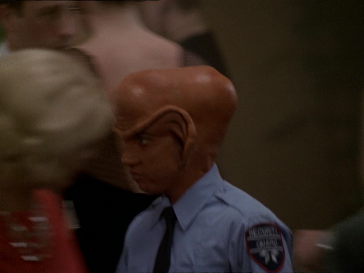 extant_StarTrek_DS9_7x15-Badda-BingBadda-Bang_2237.jpg