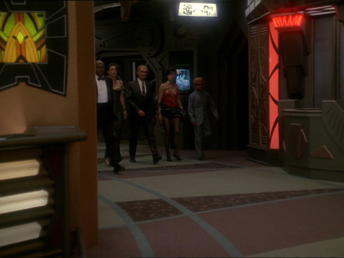 extant_StarTrek_DS9_7x15-Badda-BingBadda-Bang_2375.jpg
