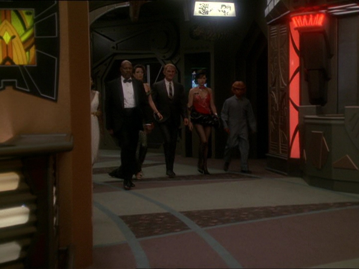 extant_StarTrek_DS9_7x15-Badda-BingBadda-Bang_2376.jpg