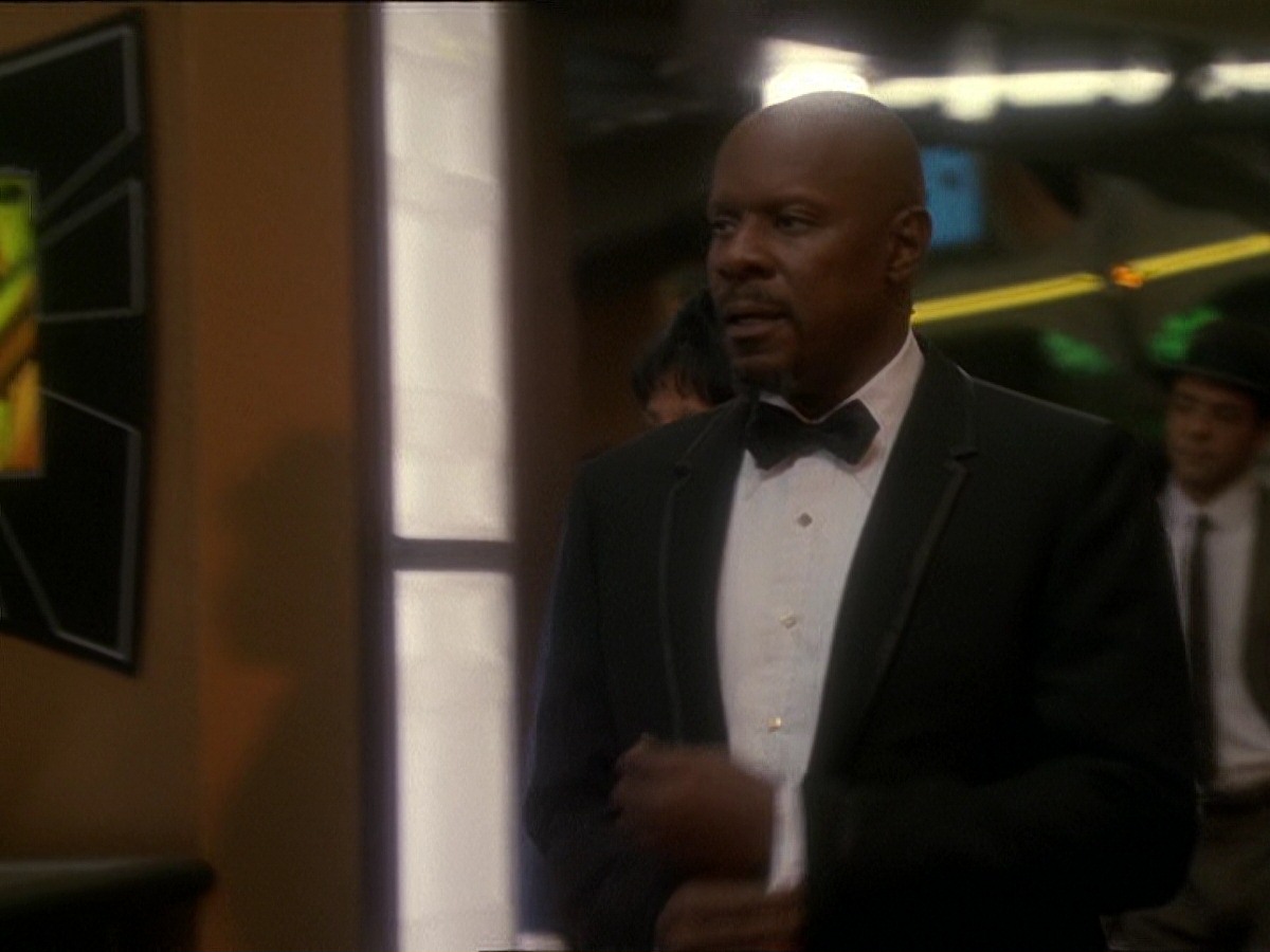 extant_StarTrek_DS9_7x15-Badda-BingBadda-Bang_2385.jpg