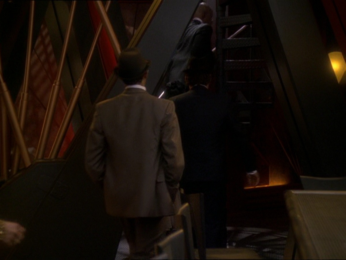 extant_StarTrek_DS9_7x15-Badda-BingBadda-Bang_2401.jpg