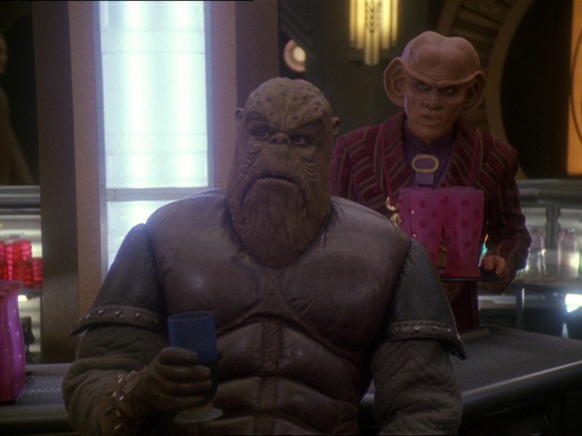 extant_StarTrek_DS9_7x15-Badda-BingBadda-Bang_2407.jpg