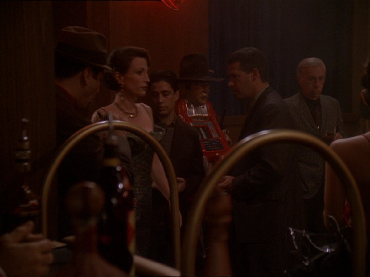 extant_StarTrek_DS9_7x15-Badda-BingBadda-Bang_2417.jpg