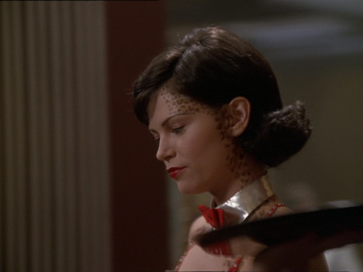 extant_StarTrek_DS9_7x15-Badda-BingBadda-Bang_2504.jpg