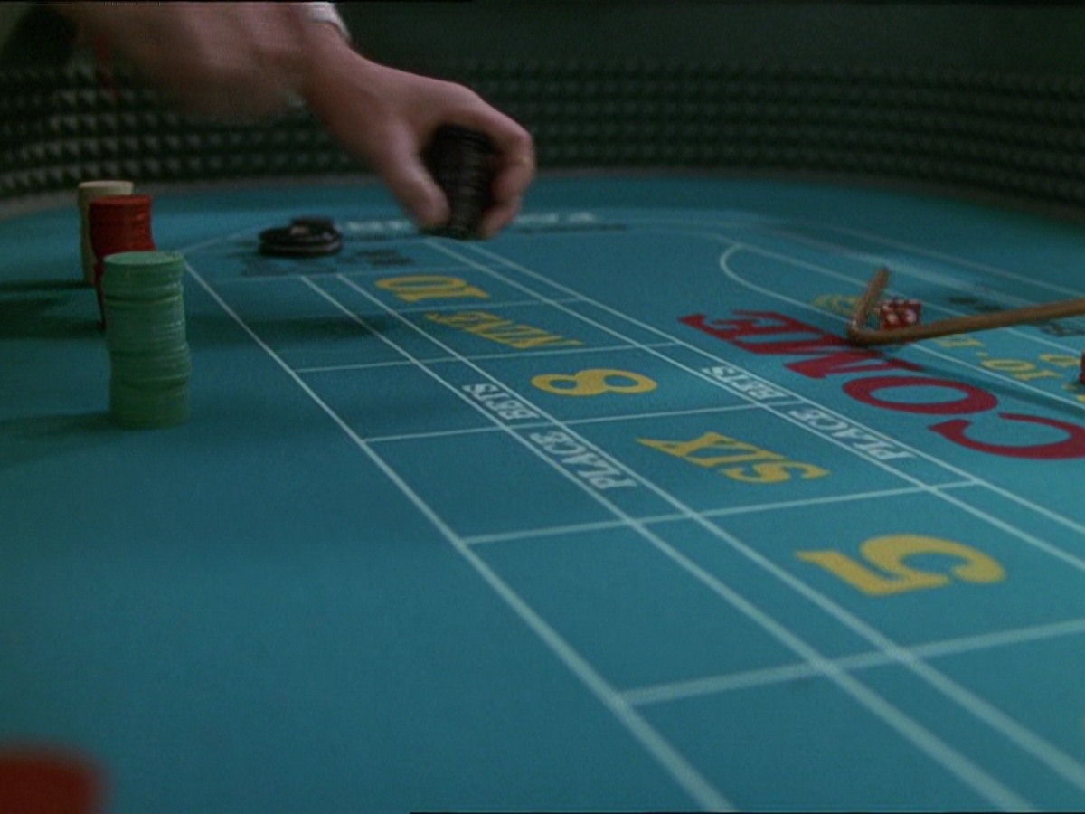 extant_StarTrek_DS9_7x15-Badda-BingBadda-Bang_2517.jpg