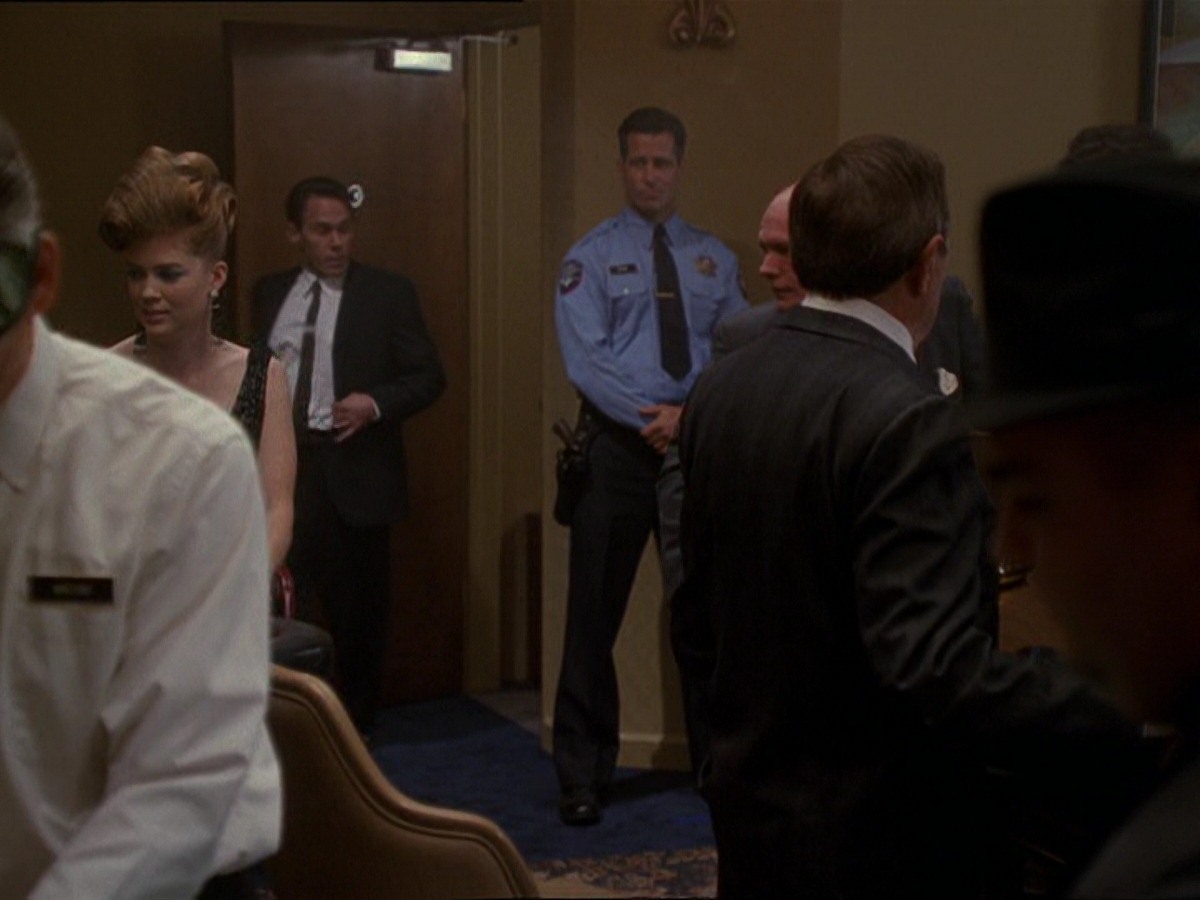extant_StarTrek_DS9_7x15-Badda-BingBadda-Bang_2567.jpg