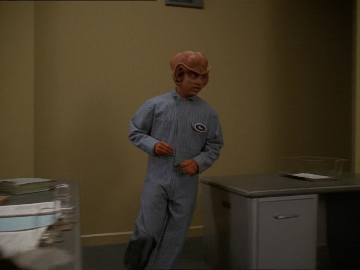 extant_StarTrek_DS9_7x15-Badda-BingBadda-Bang_2781.jpg