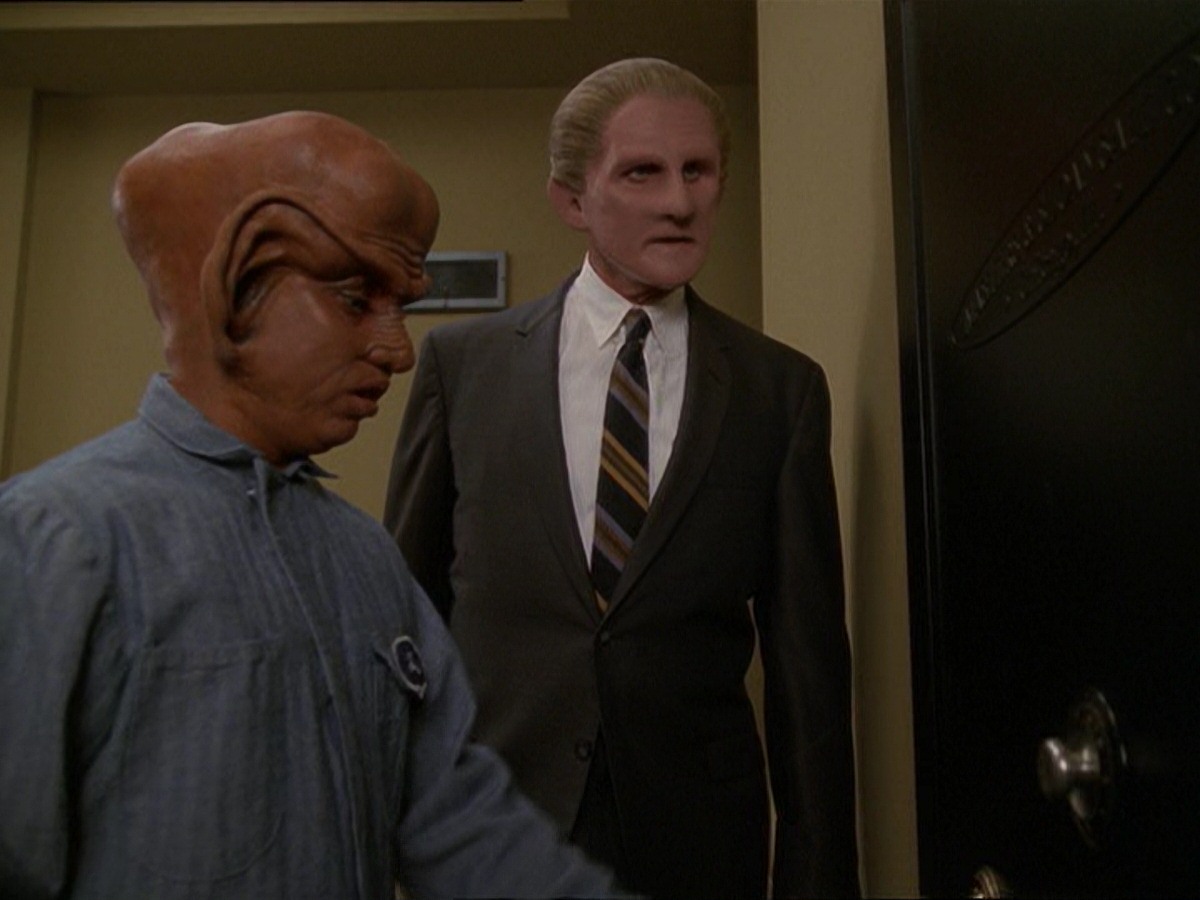 extant_StarTrek_DS9_7x15-Badda-BingBadda-Bang_2808.jpg