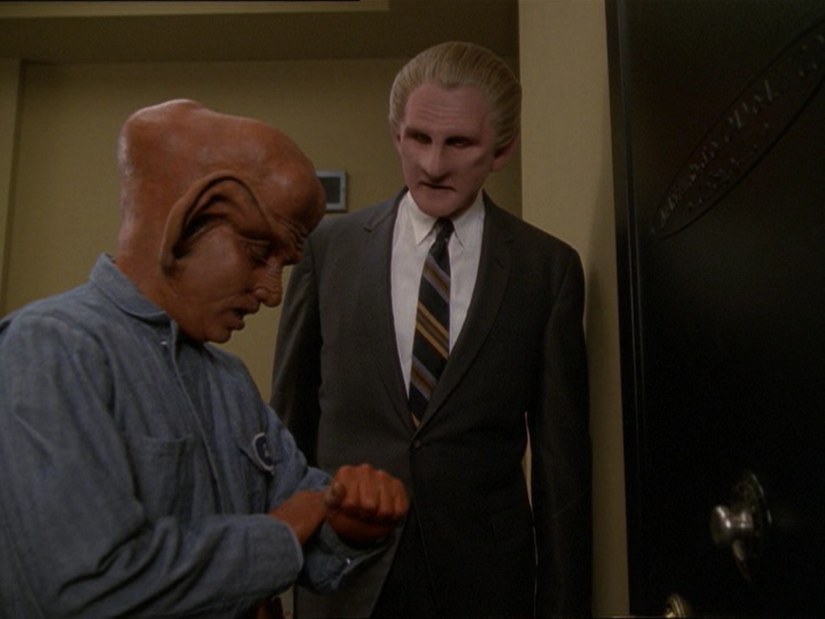 extant_StarTrek_DS9_7x15-Badda-BingBadda-Bang_2812.jpg