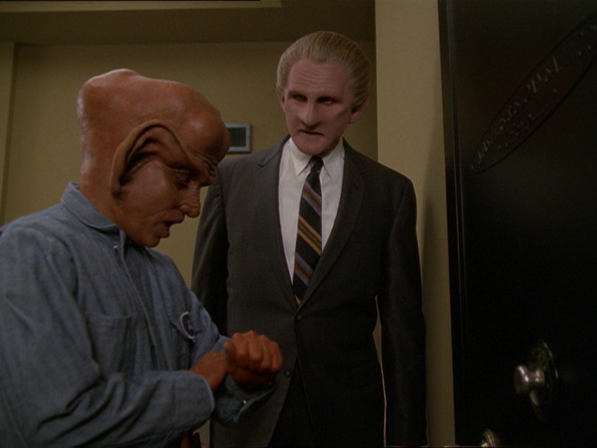 extant_StarTrek_DS9_7x15-Badda-BingBadda-Bang_2813.jpg