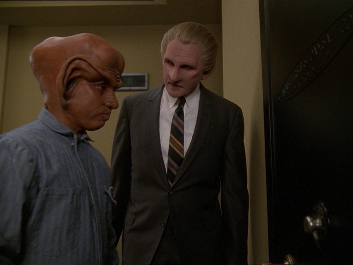extant_StarTrek_DS9_7x15-Badda-BingBadda-Bang_2815.jpg