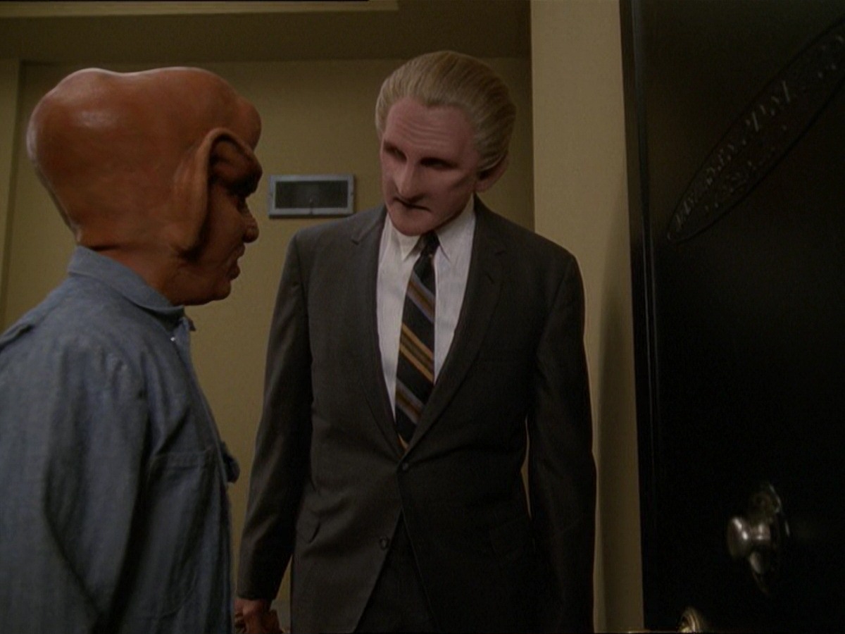 extant_StarTrek_DS9_7x15-Badda-BingBadda-Bang_2816.jpg