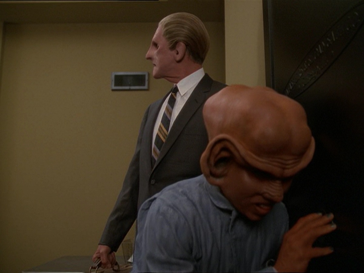 extant_StarTrek_DS9_7x15-Badda-BingBadda-Bang_2819.jpg
