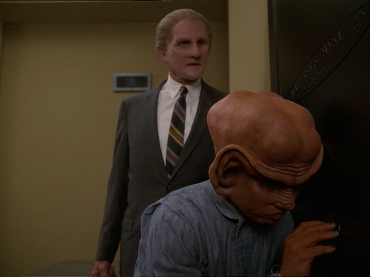 extant_StarTrek_DS9_7x15-Badda-BingBadda-Bang_2821.jpg