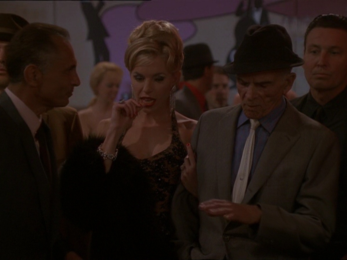 extant_StarTrek_DS9_7x15-Badda-BingBadda-Bang_2976.jpg