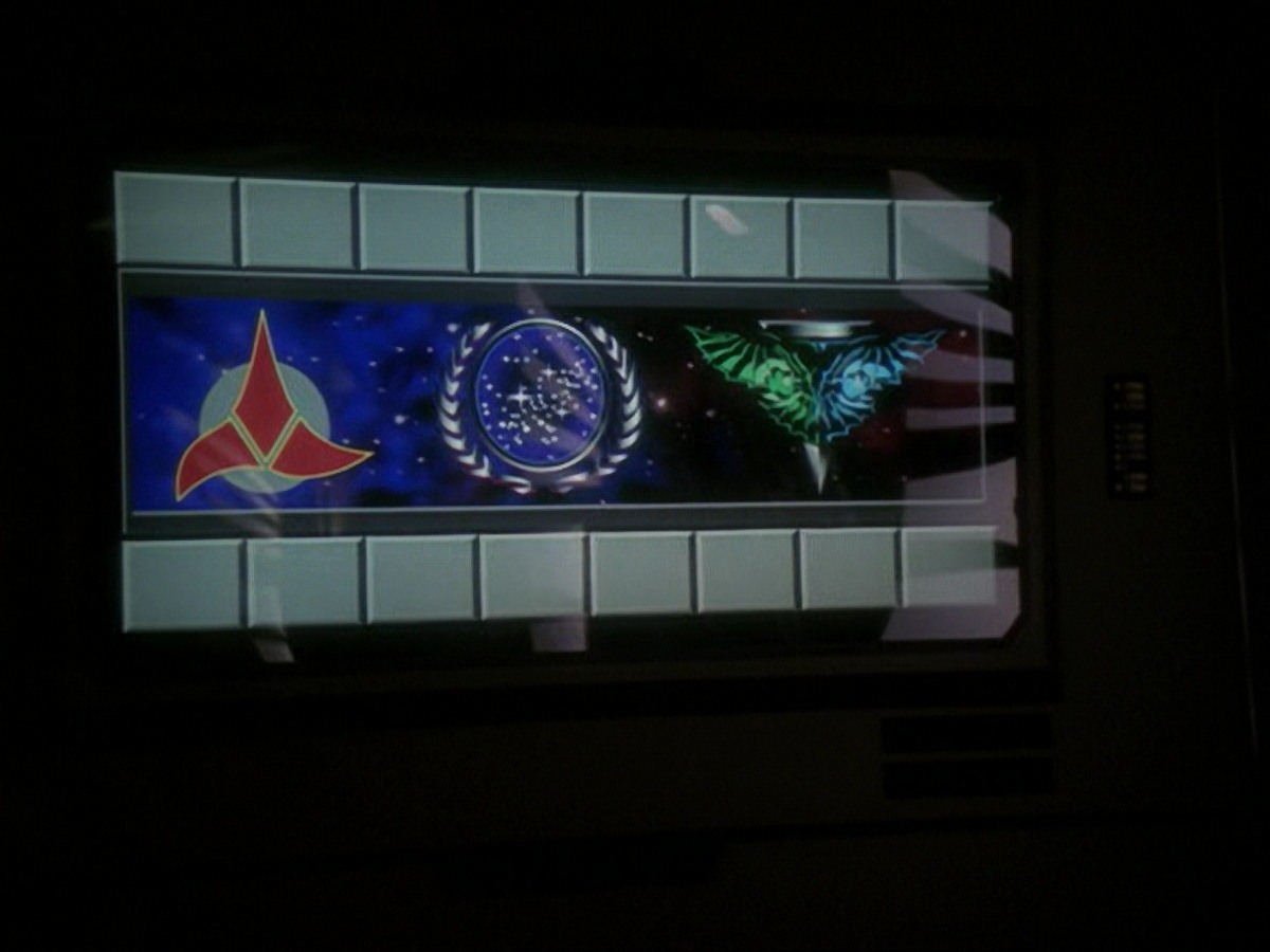 extant_StarTrek_DS9_7x16-InterArmaEnimSilentLeges_0002.jpg