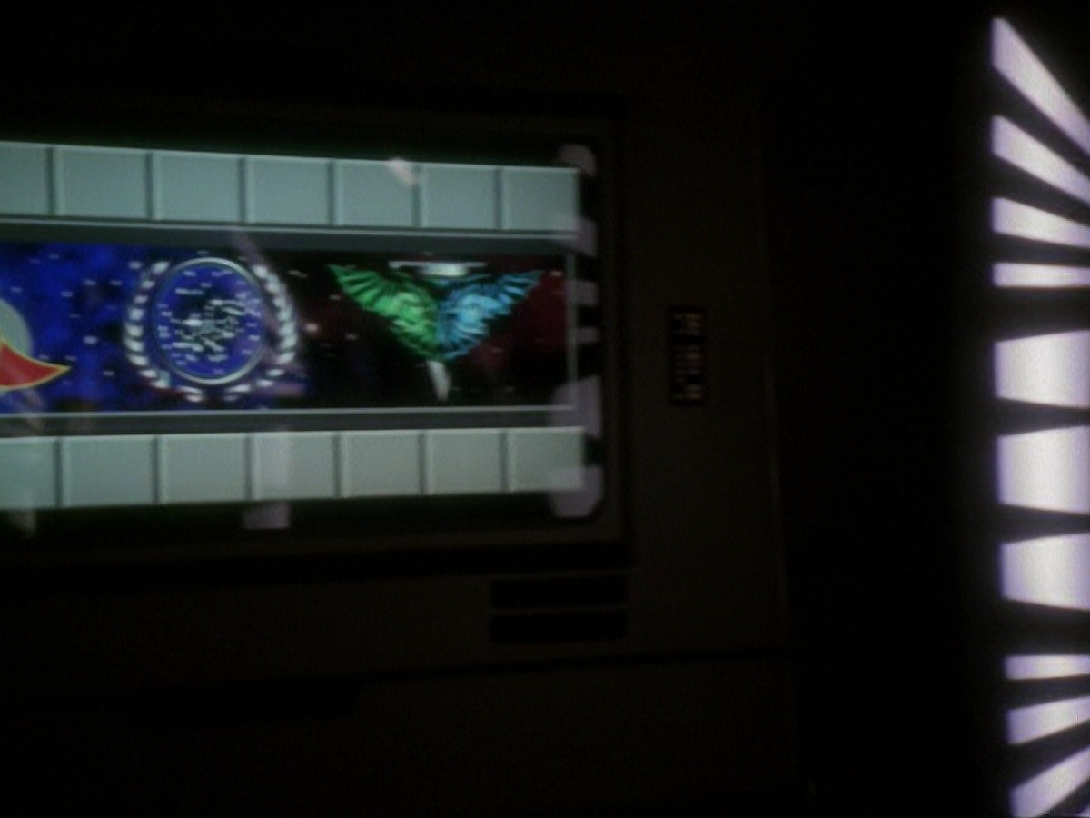 extant_StarTrek_DS9_7x16-InterArmaEnimSilentLeges_0004.jpg