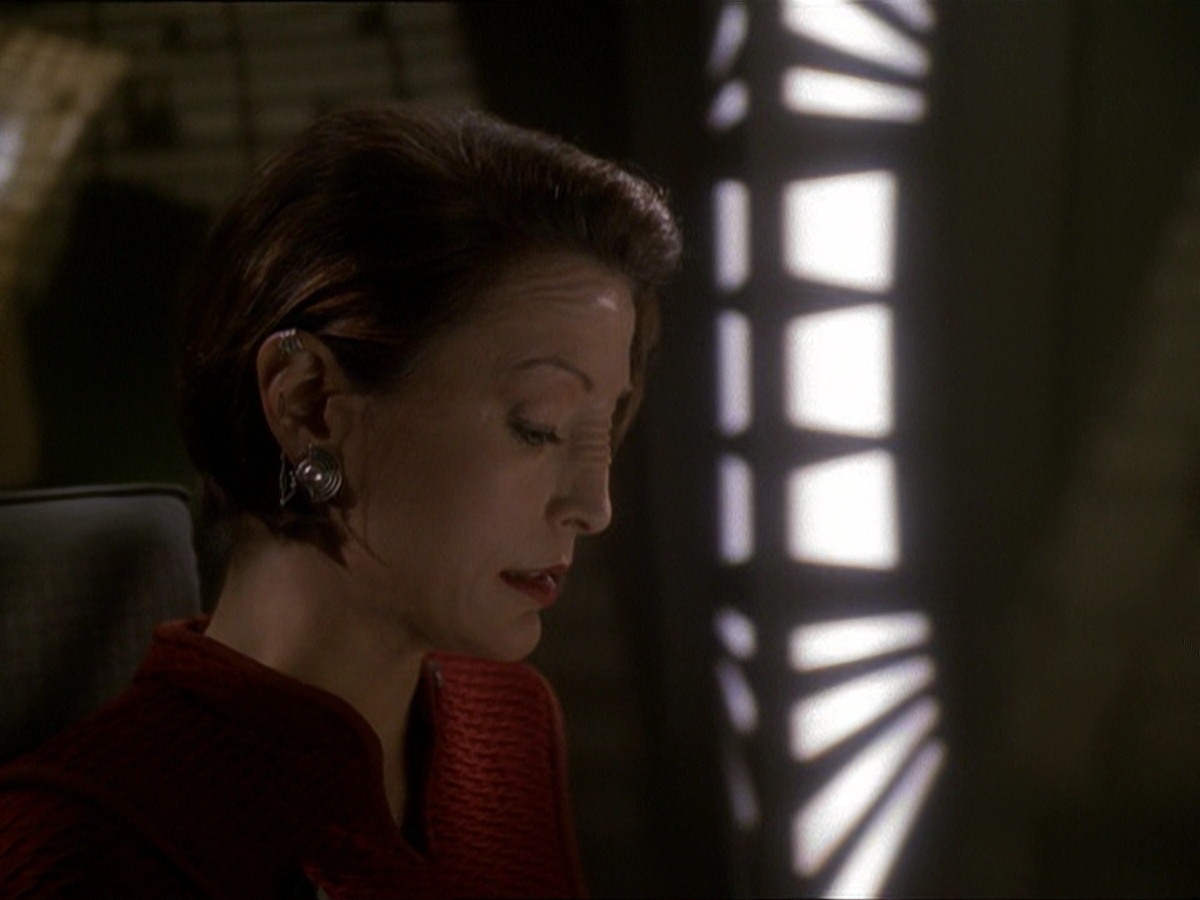 extant_StarTrek_DS9_7x16-InterArmaEnimSilentLeges_0009.jpg