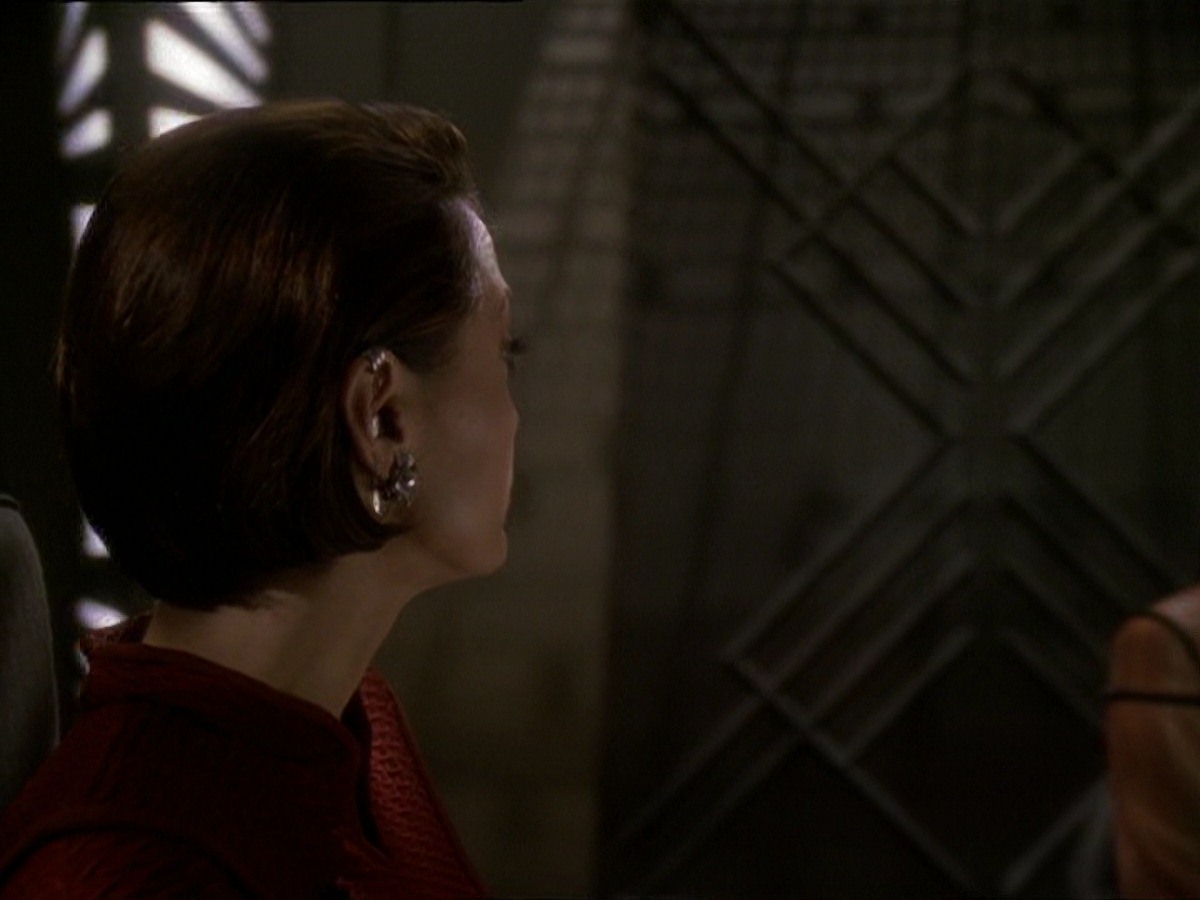 extant_StarTrek_DS9_7x16-InterArmaEnimSilentLeges_0011.jpg