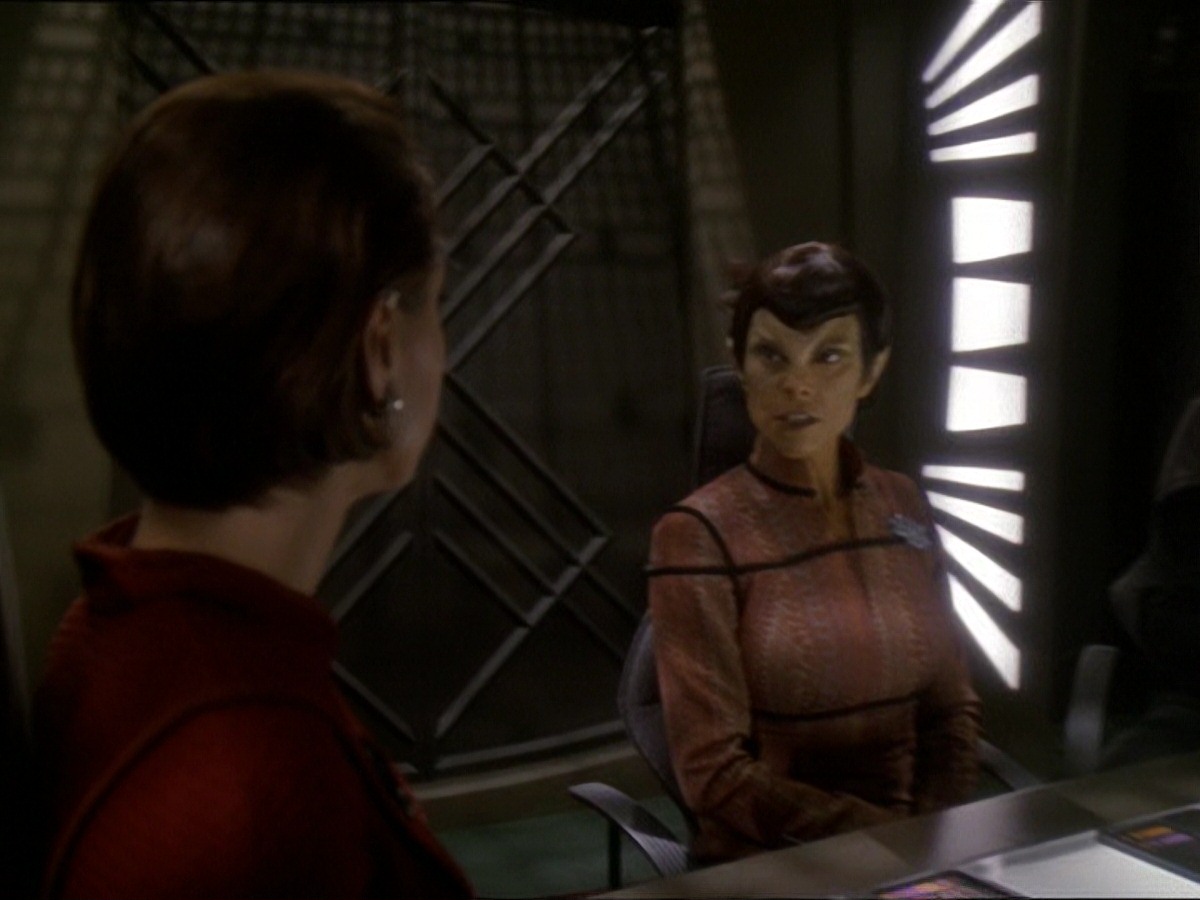 extant_StarTrek_DS9_7x16-InterArmaEnimSilentLeges_0013.jpg