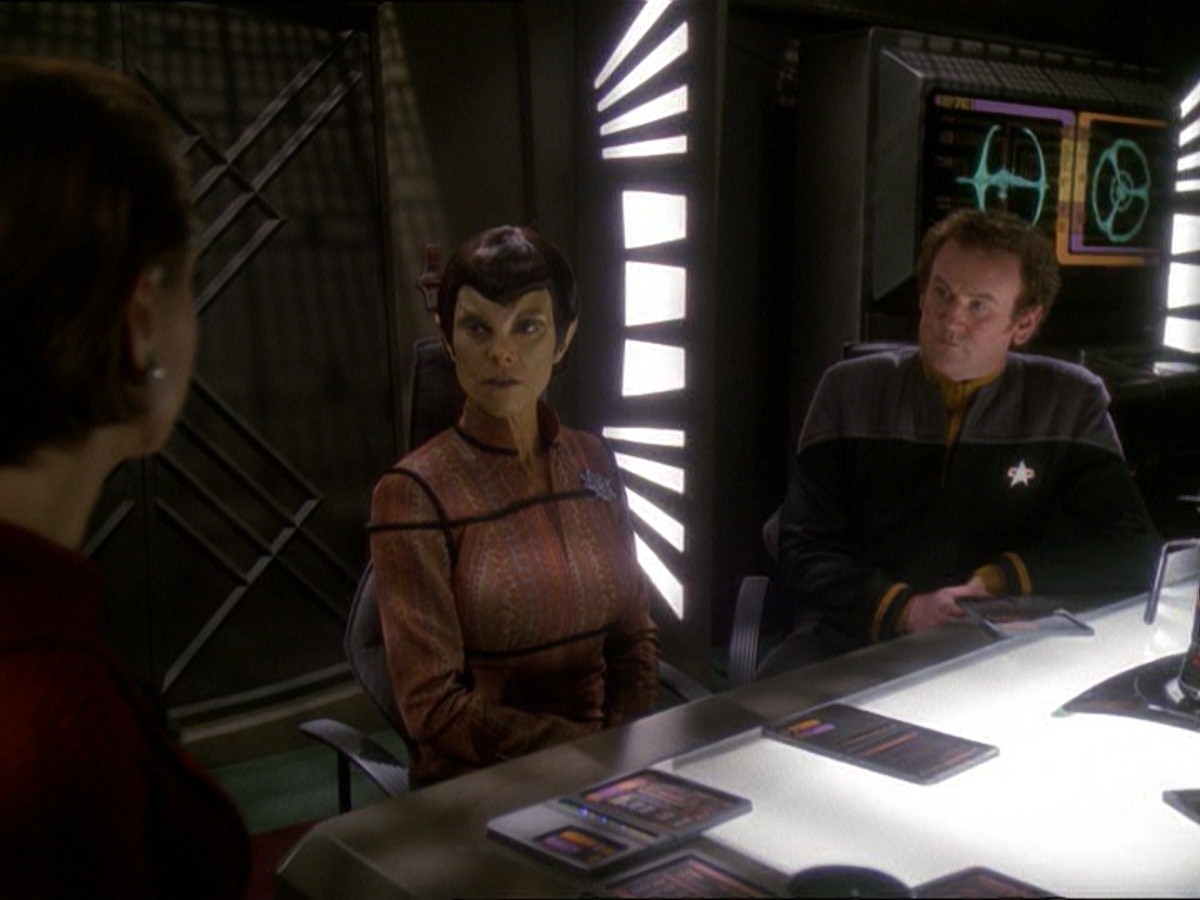 extant_StarTrek_DS9_7x16-InterArmaEnimSilentLeges_0016.jpg