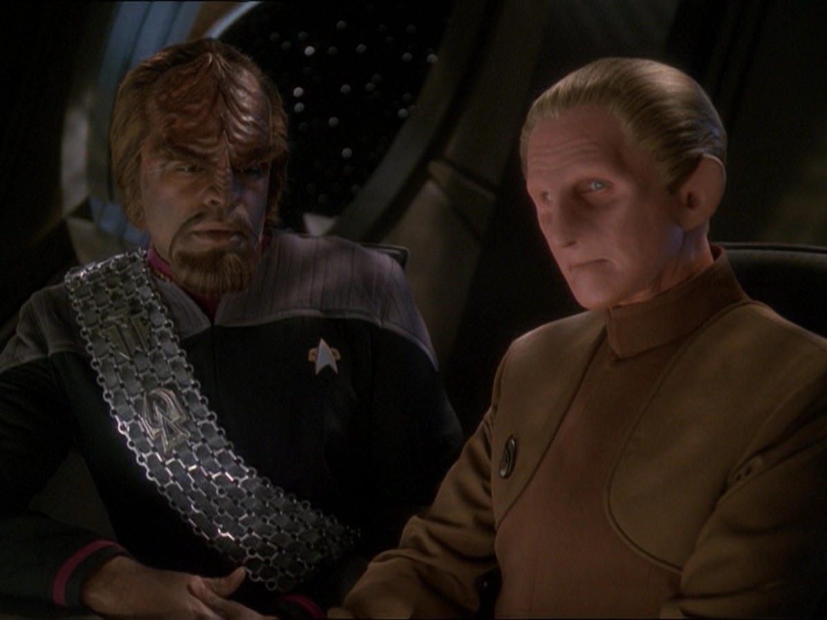 extant_StarTrek_DS9_7x16-InterArmaEnimSilentLeges_0040.jpg