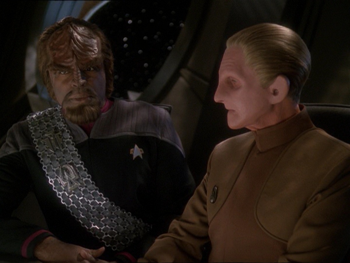 extant_StarTrek_DS9_7x16-InterArmaEnimSilentLeges_0045.jpg