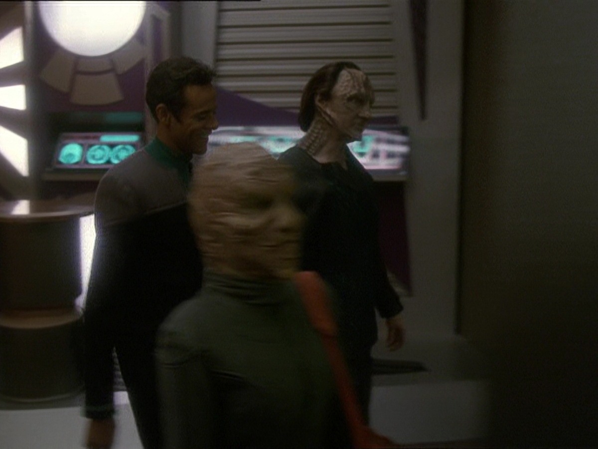 extant_StarTrek_DS9_7x16-InterArmaEnimSilentLeges_0164.jpg