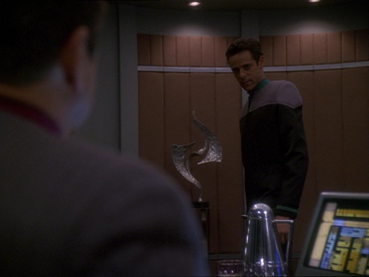 extant_StarTrek_DS9_7x16-InterArmaEnimSilentLeges_3294.jpg