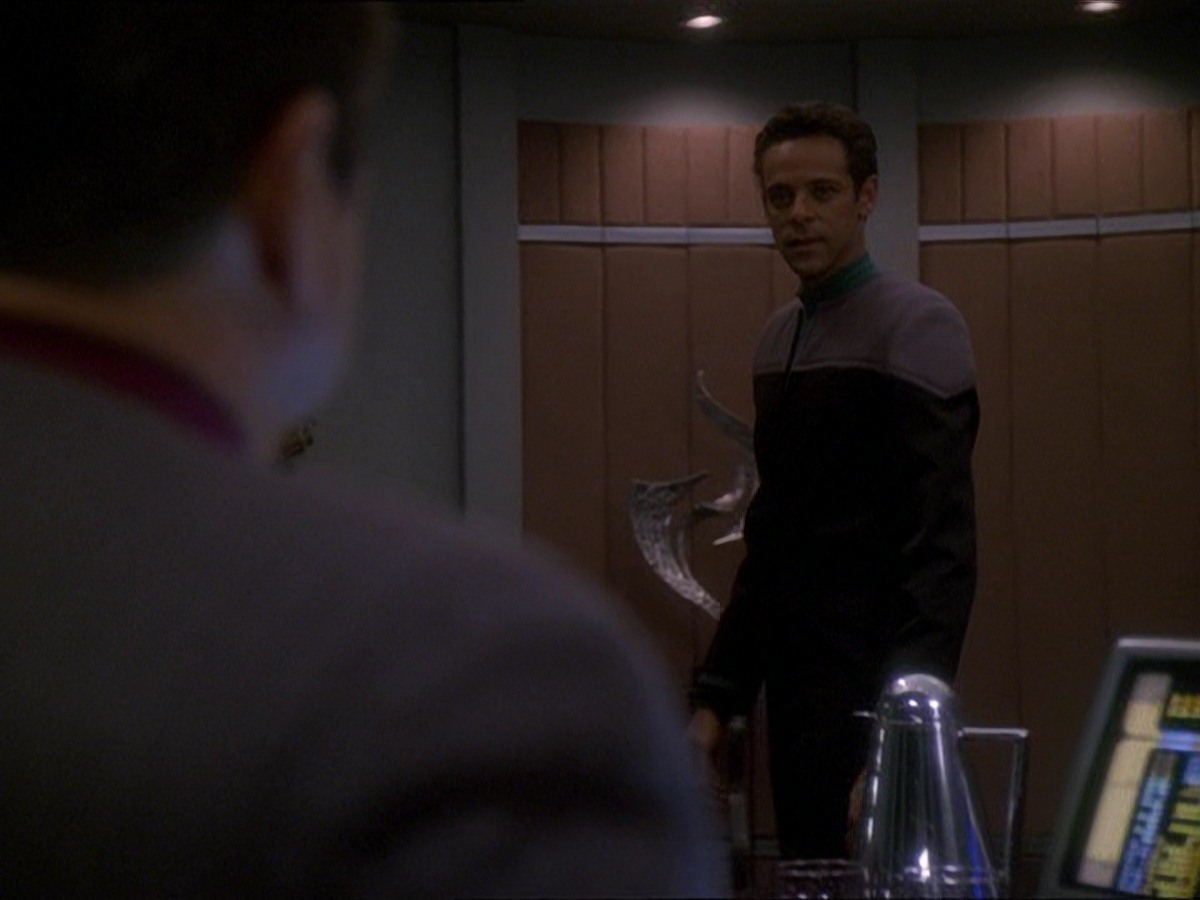 extant_StarTrek_DS9_7x16-InterArmaEnimSilentLeges_3295.jpg