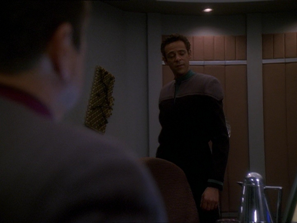 extant_StarTrek_DS9_7x16-InterArmaEnimSilentLeges_3297.jpg