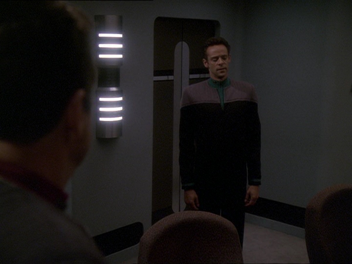 extant_StarTrek_DS9_7x16-InterArmaEnimSilentLeges_3550.jpg