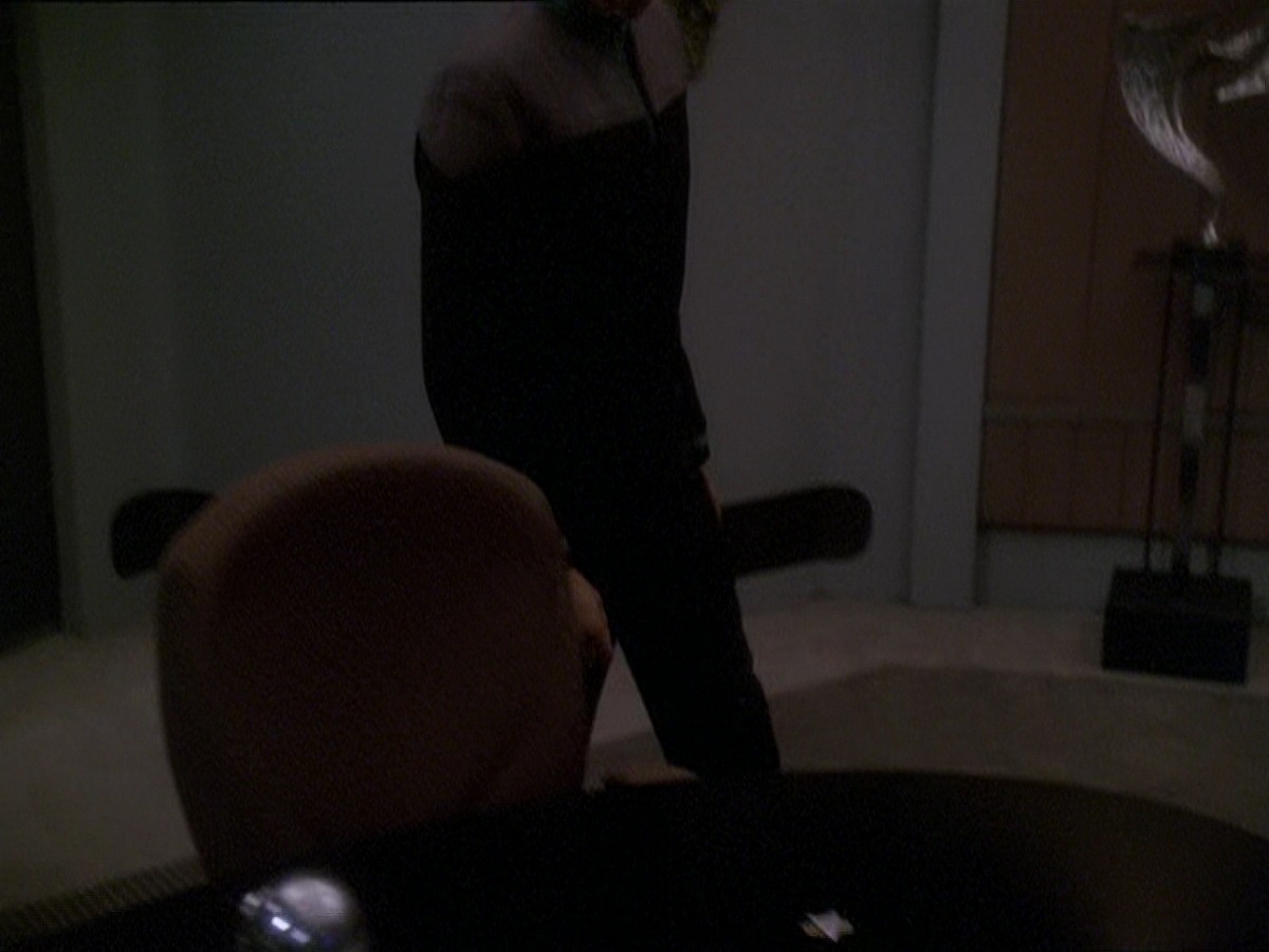 extant_StarTrek_DS9_7x16-InterArmaEnimSilentLeges_3554.jpg