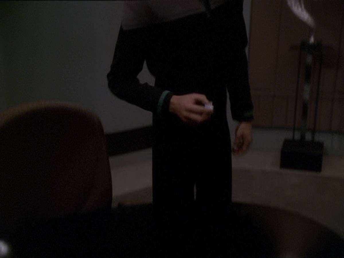extant_StarTrek_DS9_7x16-InterArmaEnimSilentLeges_3557.jpg