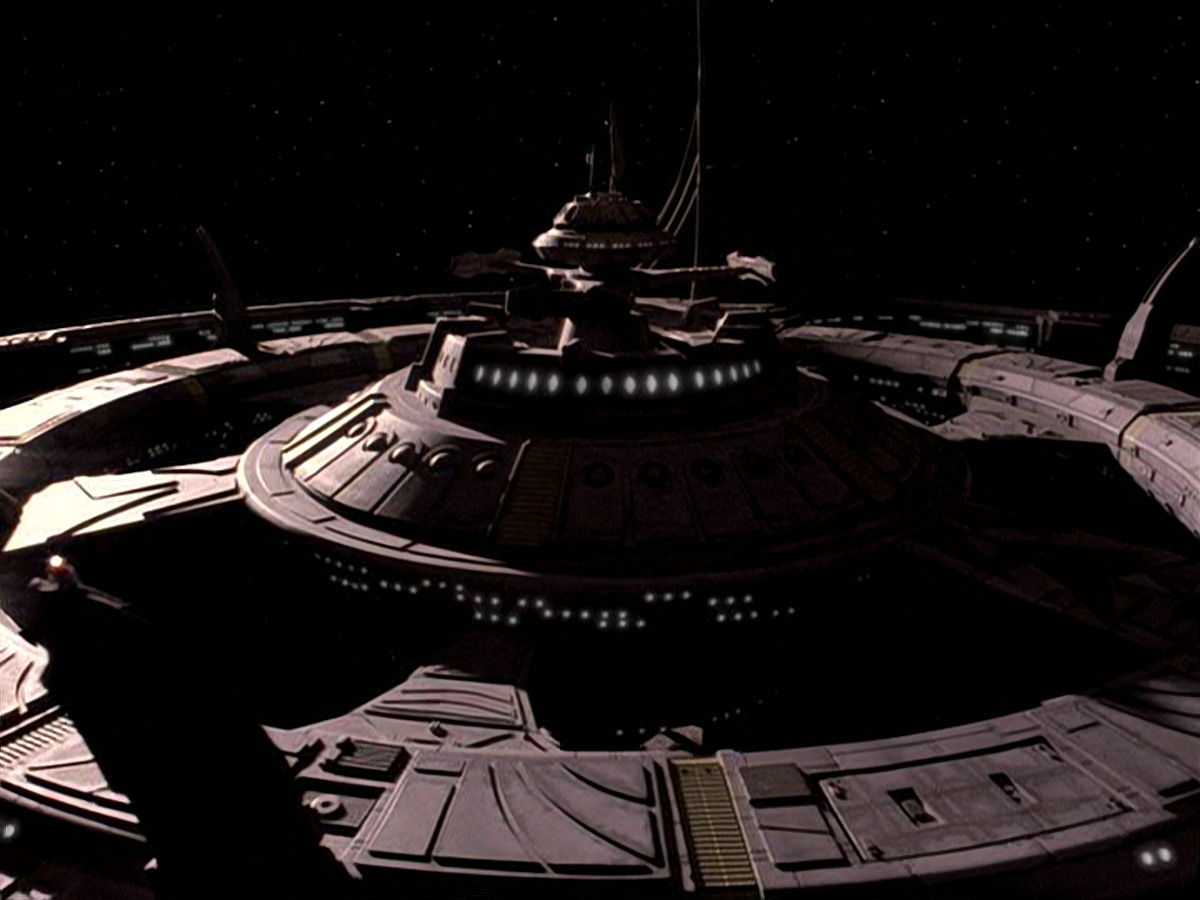 extant_StarTrek_DS9_7x16-InterArmaEnimSilentLeges_3569.jpg