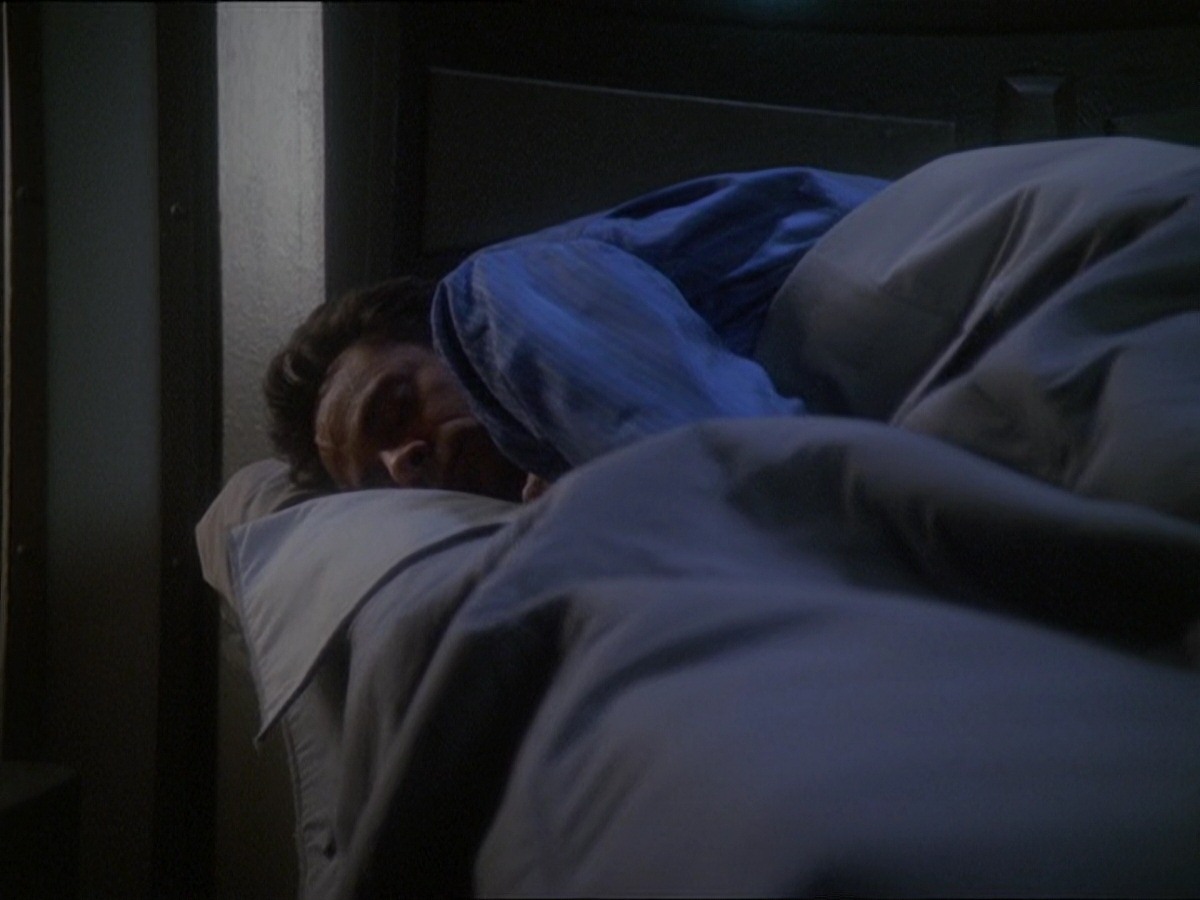 extant_StarTrek_DS9_7x16-InterArmaEnimSilentLeges_3574.jpg