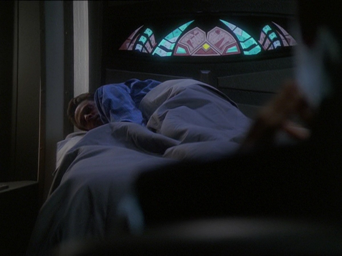 extant_StarTrek_DS9_7x16-InterArmaEnimSilentLeges_3581.jpg
