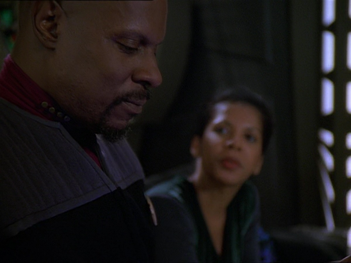 extant_StarTrek_DS9_7x17-Penumbra_0017.jpg