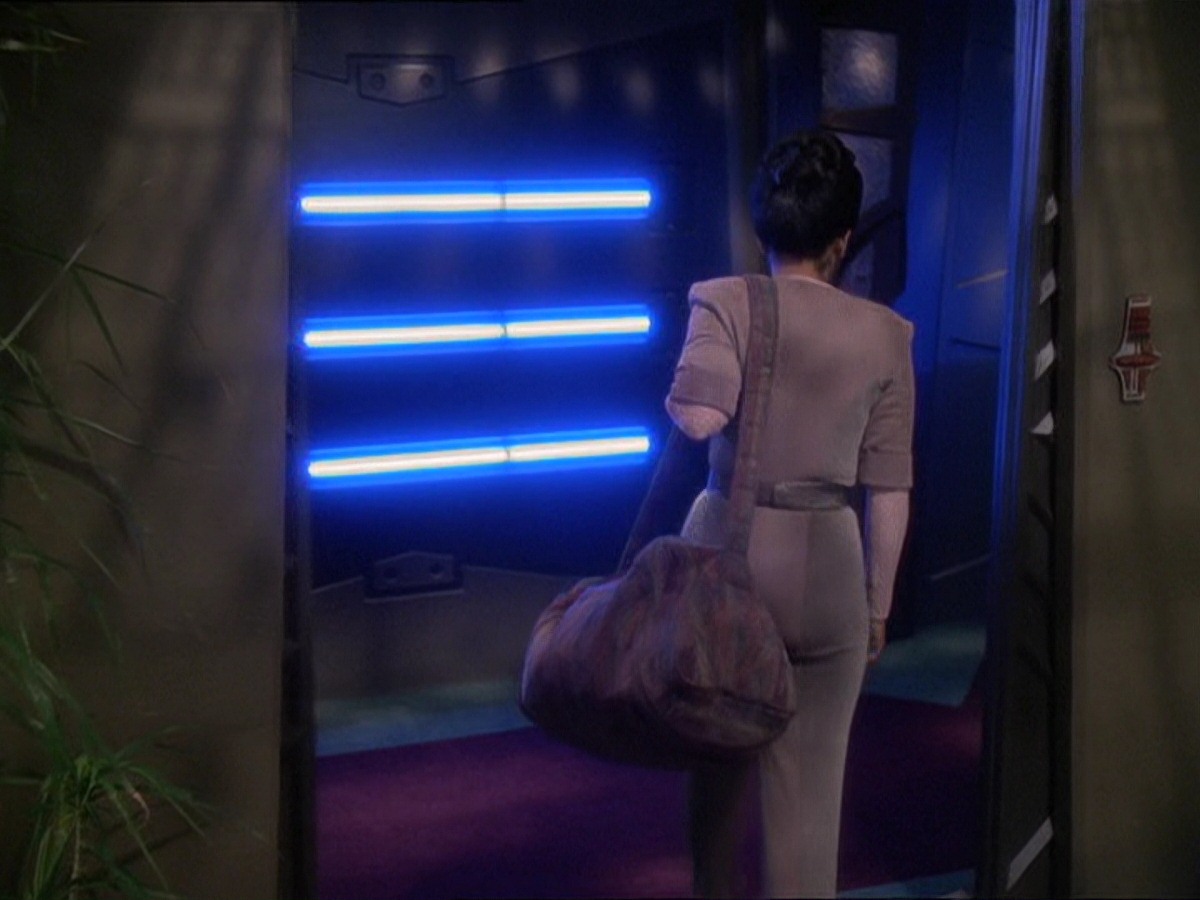 extant_StarTrek_DS9_7x18-TilDeathDoUsPart_1380.jpg