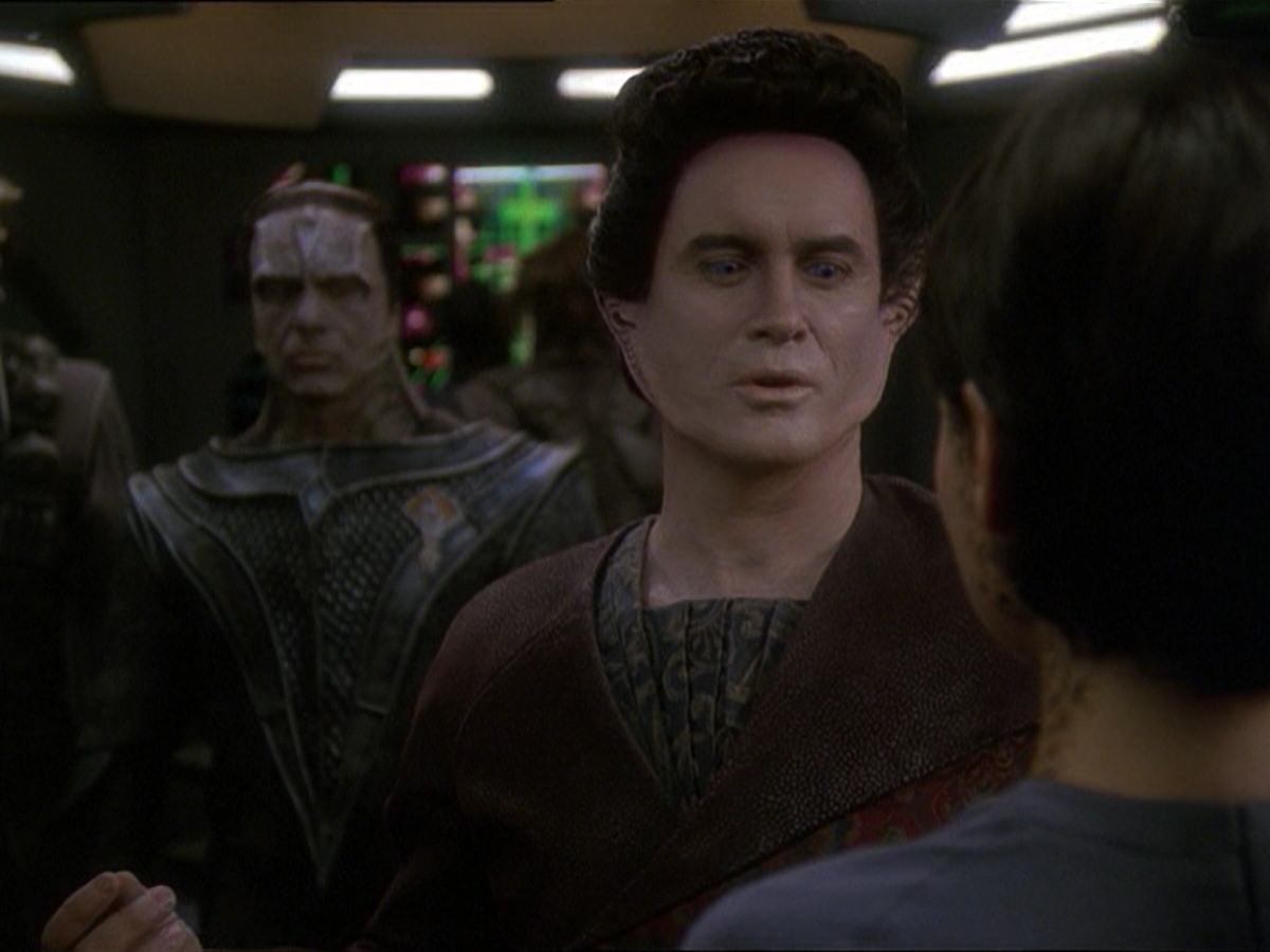 extant_StarTrek_DS9_7x19-StrangeBedfellows_0072.jpg