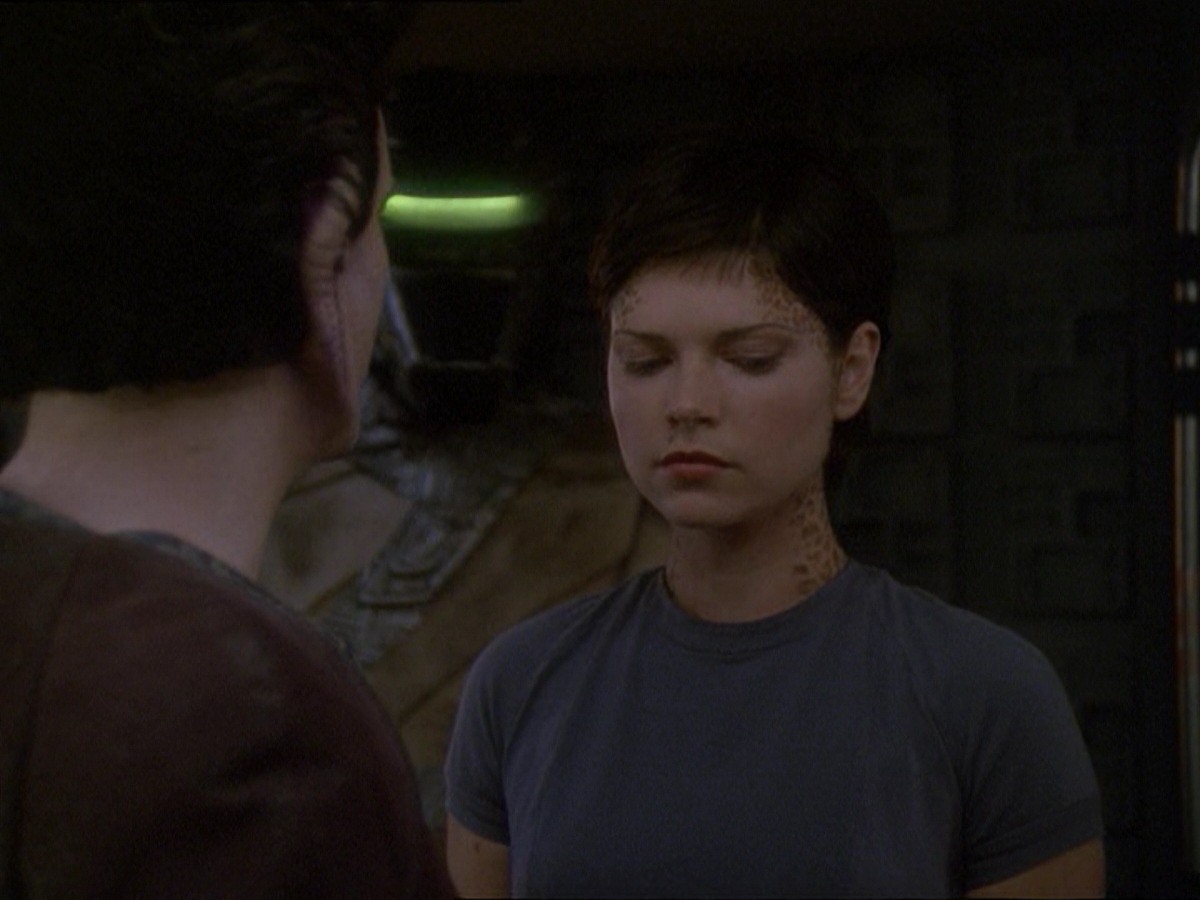 extant_StarTrek_DS9_7x19-StrangeBedfellows_0074.jpg