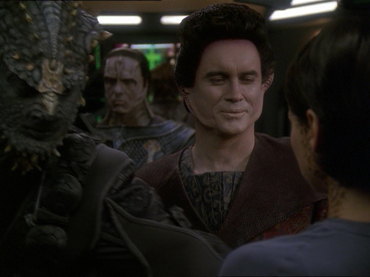 extant_StarTrek_DS9_7x19-StrangeBedfellows_0087.jpg
